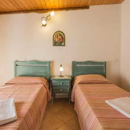 Casa Vacanze Castagno Con Parcheggio Apartment *