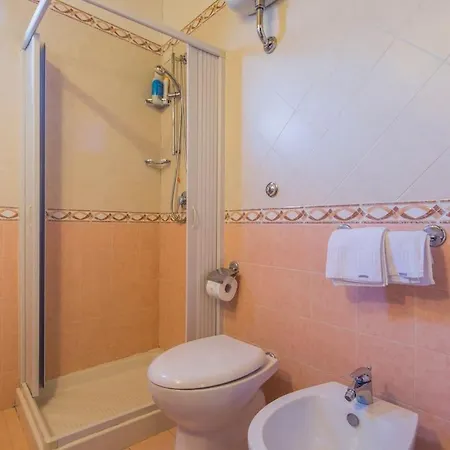 Casa Vacanze Castagno Con Parcheggio Apartment